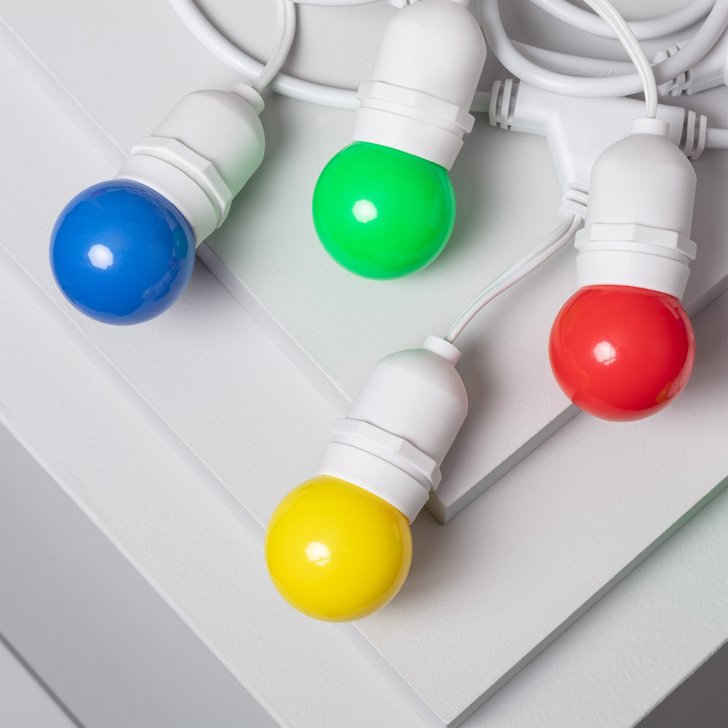 Kit Guirlande Waterproof 5.5m Blanche + 8 Ampoules LED E27 G45 3W de Couleurs Multicolore