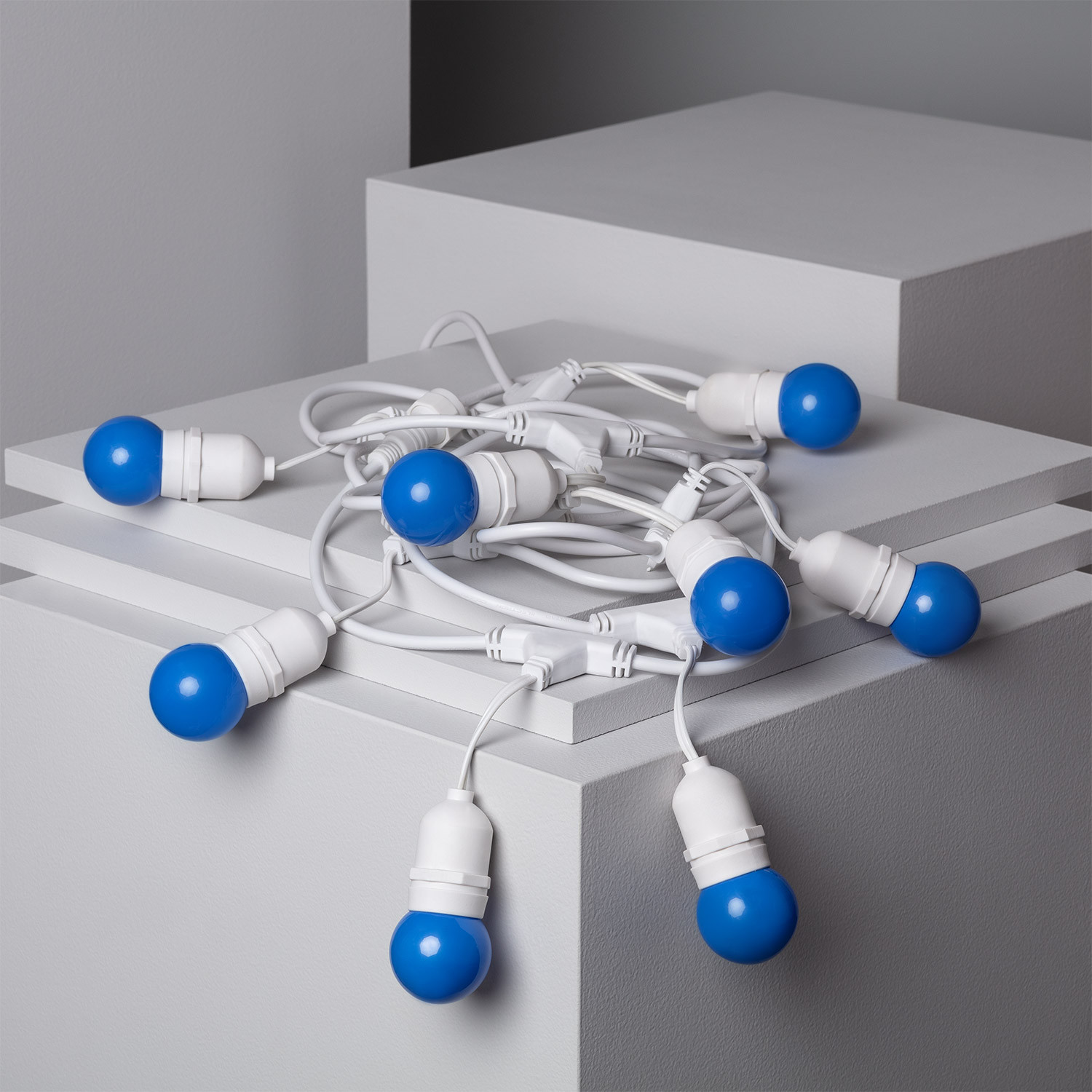 Kit Guirlande Waterproof 5.5m Blanche + 8 Ampoules LED E27 G45 3W de Couleurs Bleu