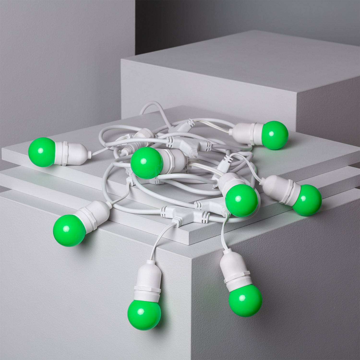 Kit Guirlande Waterproof 5.5m Blanche + 8 Ampoules LED E27 G45 3W de Couleurs Vert