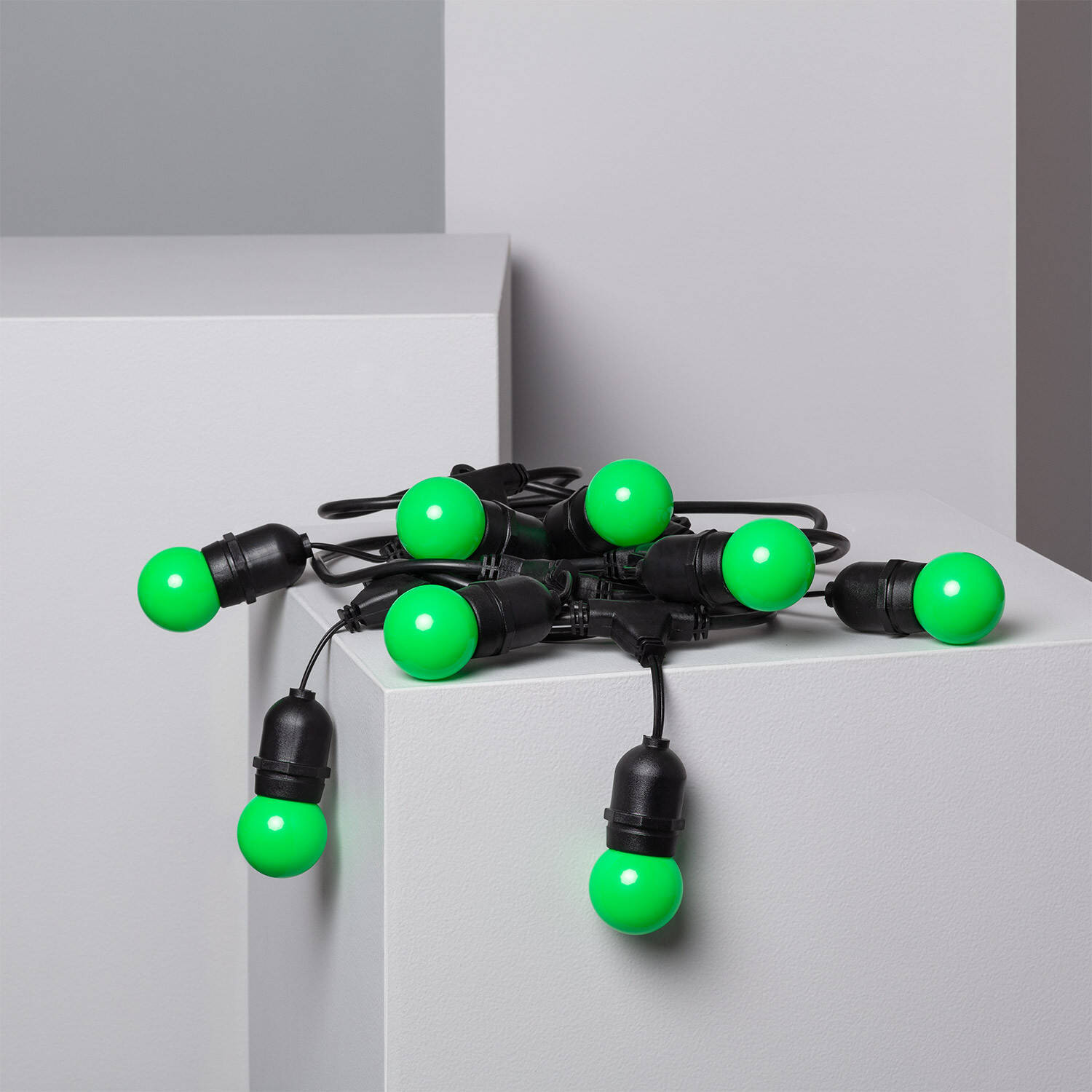 Kit Guirlande Waterproof 5.5m Noire + 8 Ampoules LED E27 G45 3W de Couleurs Vert